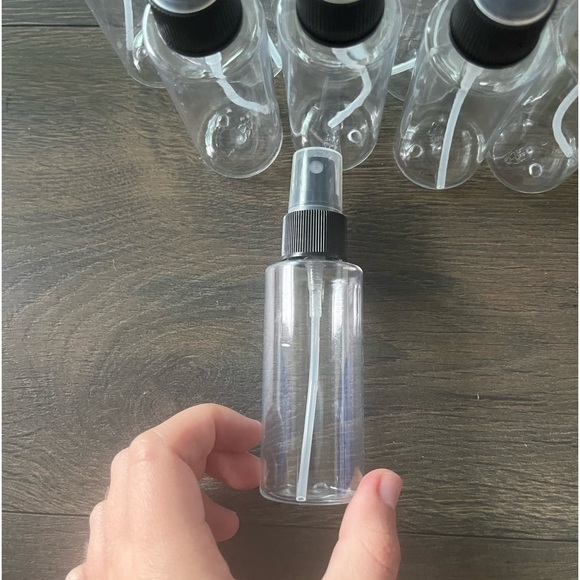 10 pack 2 oz plastic spray bottles - Picture 2 of 6